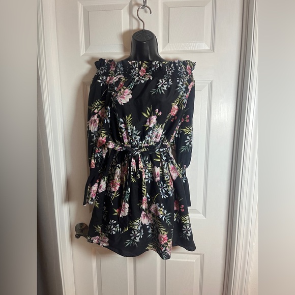 Intermix Black Floral Print Off the Shoulder Belted Mini Dress size Small - Picture 3 of 10